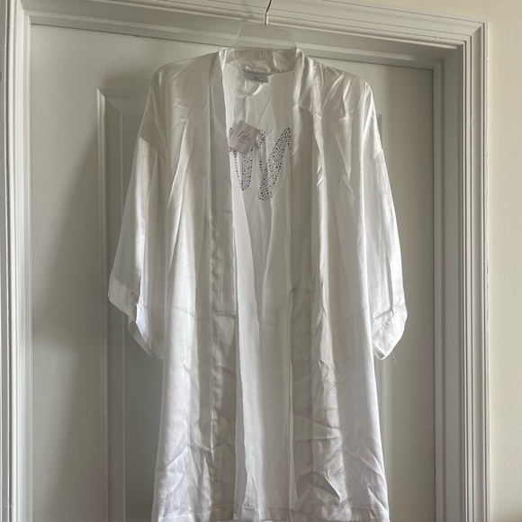 VS Robe - Picture 3 of 8